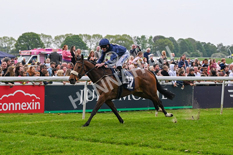 060524-Race 4-Powdering-6608 - Race 4