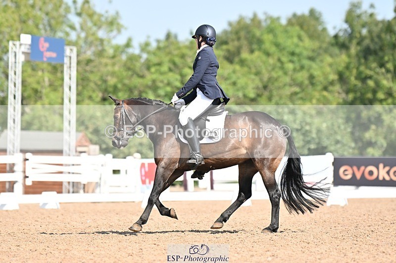 250816-110112-03274 - 090-Sarah.GoddardSaris.Fingers.Crossed