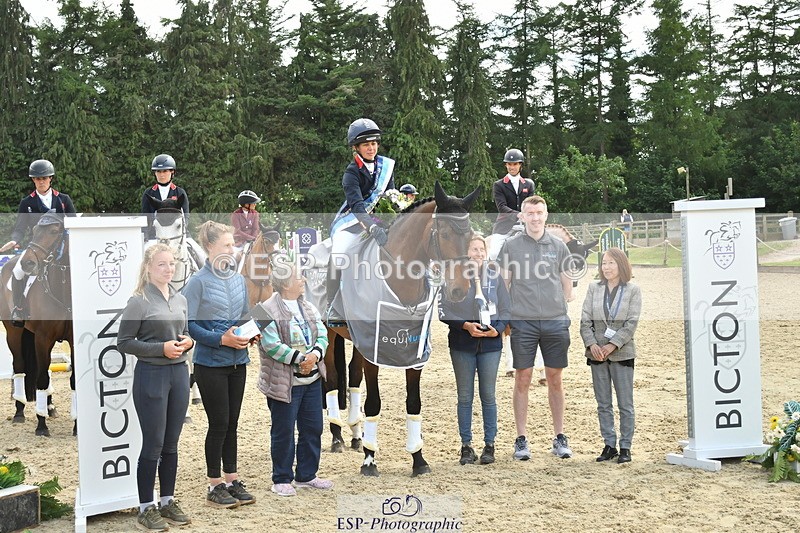 250525A-161217-18894 - Presentations Section C CCI 2 Star Long