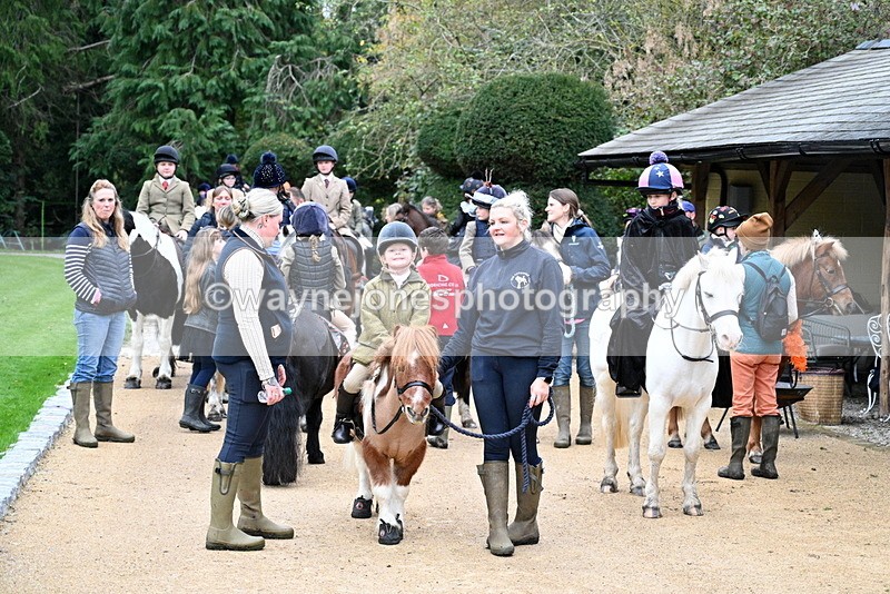 WJ7_6669 - Berks & Bucks - Children's Meet - The Old Farmhouse – Steventon.