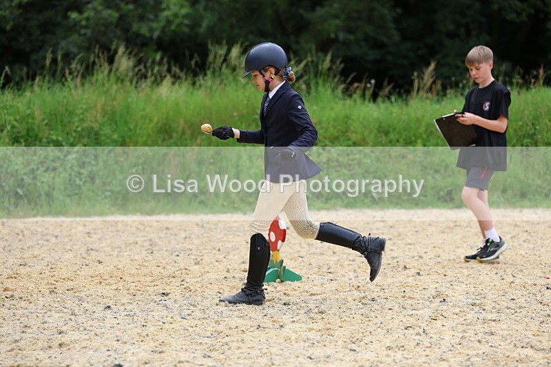 3E7A0081 - Egg and Spoon