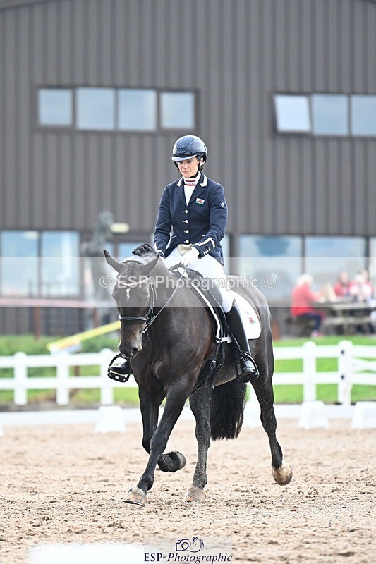 250907-124936-08456 - 005-Jessica.AllenHendrewen.Desert.Lady