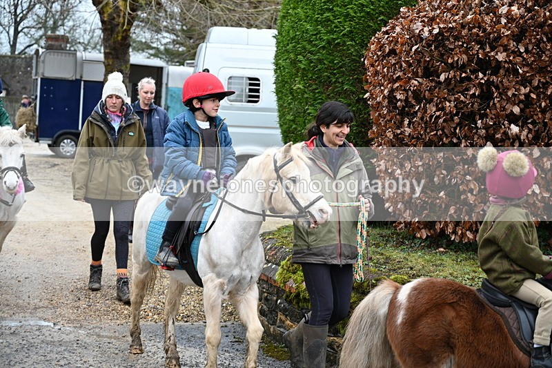 WJ7_9333 - Walk out..