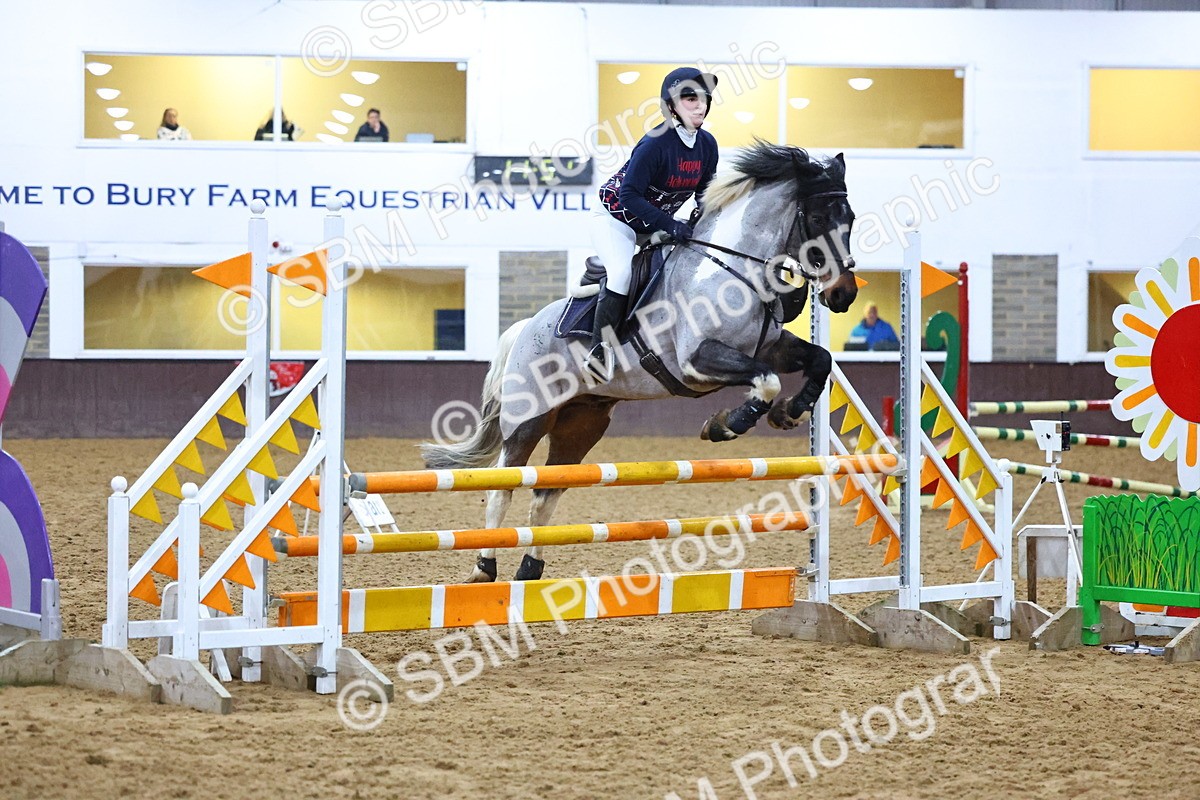 SBM_002574 - Class 6 - Holly & Ivy Stakes - 90cm