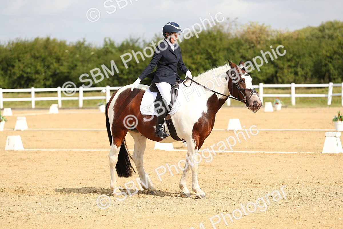 SBM_015697 - Class 13 - Novice 23 - 9.54-11.04