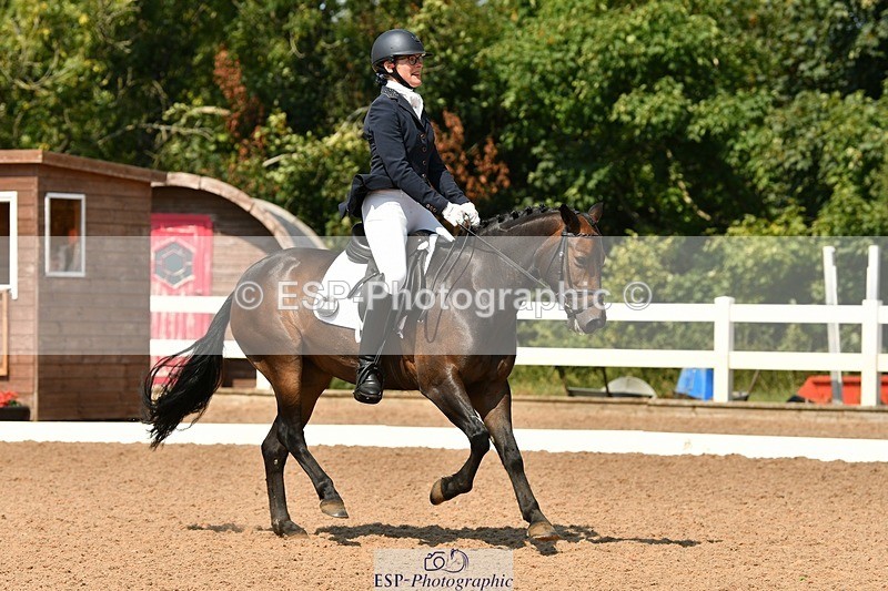 250817-132744-09962 - 090-Sarah.GoddardSaris.Fingers.Crossed