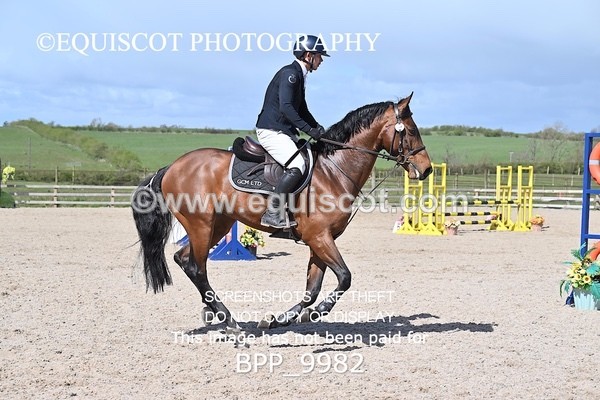 BPP_9982 - CLASS 19 SUN Senior British Novice/ 90cm Open