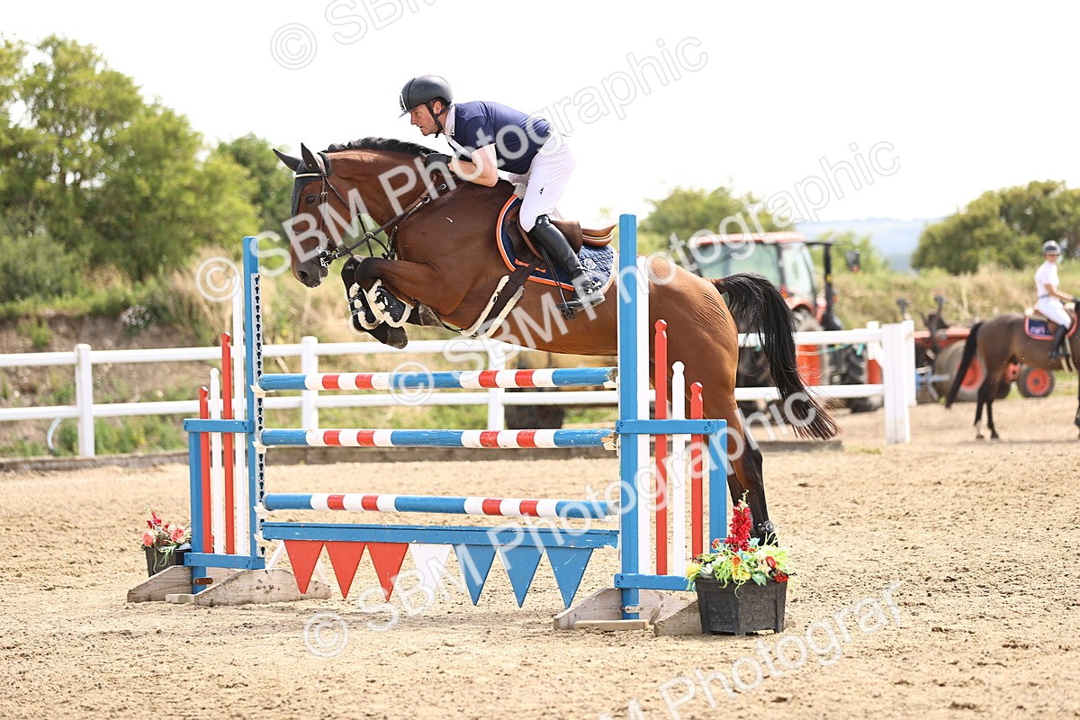 SBM_000692 - Class 15 - Redpost Equestian Senior Foxhunter - 1.20m