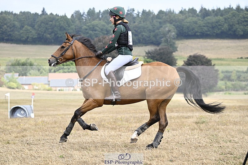 250824A-114204-35350 - 2002-Florence.Dovey-Moneyhills.Pageant