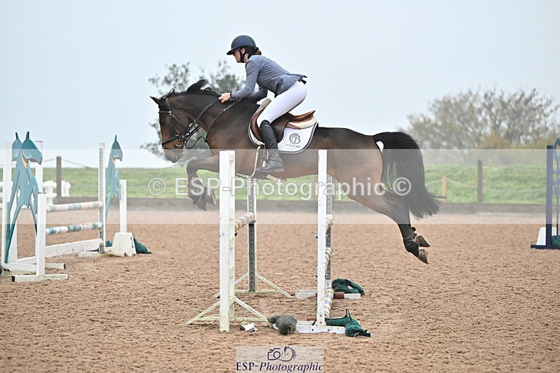 241103A-102940-06663 - SUN Cls 18 British Novice and 90cm Open