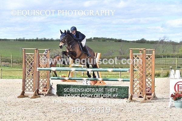 BPP_4319 - CLASS 8 FRI Senior Foxhunter/ 1.20m Open
