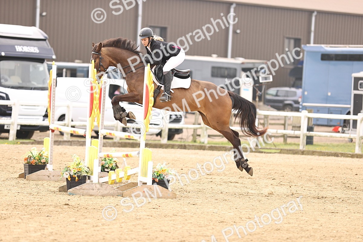  - Class 15 - Senior British novice - 90cm