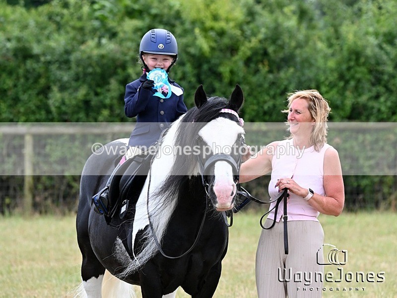 WJ6_8704 - Nancy & Churchill's first Show 22-06-25