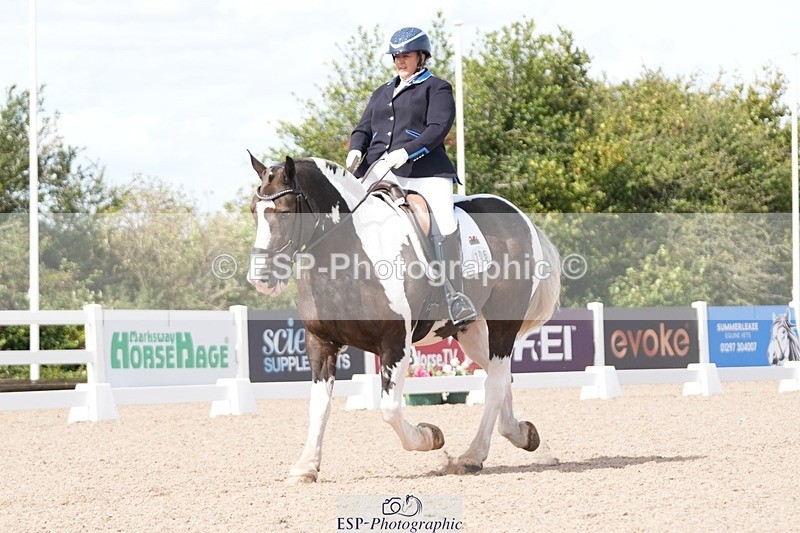 250906-134822-03395 - 106-Lucy.HamblettGalliano.Gold.Dust