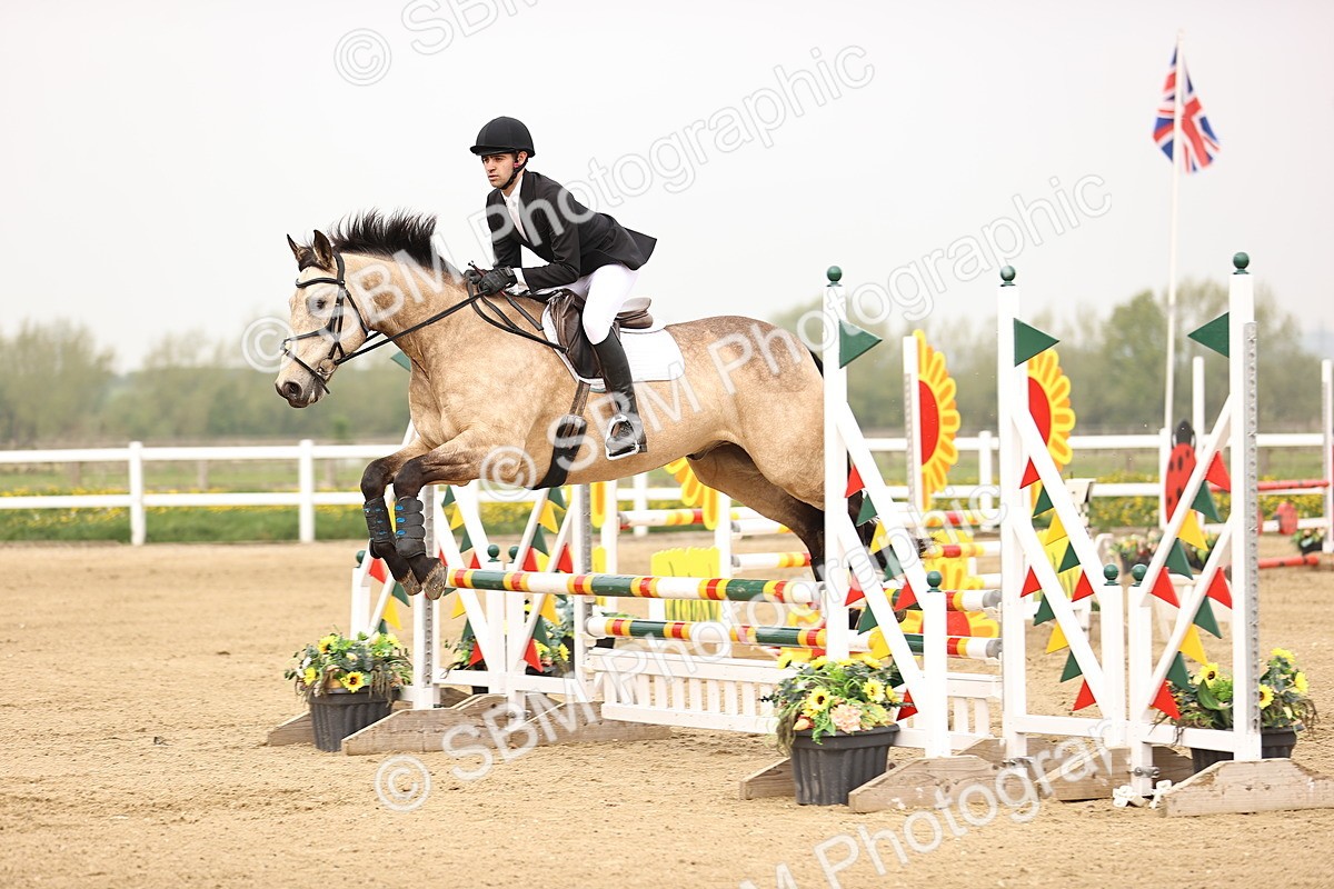  - Class 15 - Senior British novice - 90cm