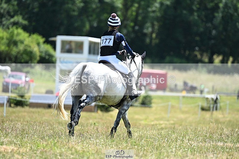 240629X-140242-3977 - 177-Coco_Smythe-MACHAS_GREY