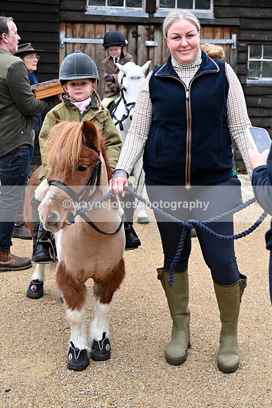 WJ7_6030 - Berks & Bucks - Children's Meet - The Old Farmhouse – Steventon.