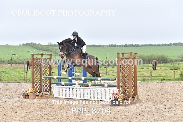 BPP_8704 - CLASS 24 SUN Senior BritiNovice/ 90cm Open