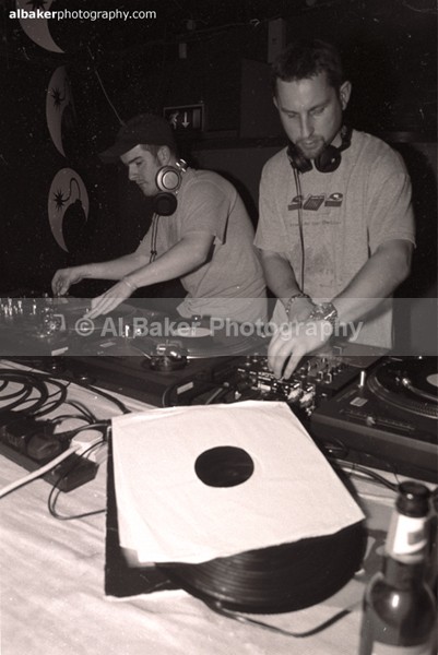 21 scratch perverts - Sub Tub @ music box 02.06.02