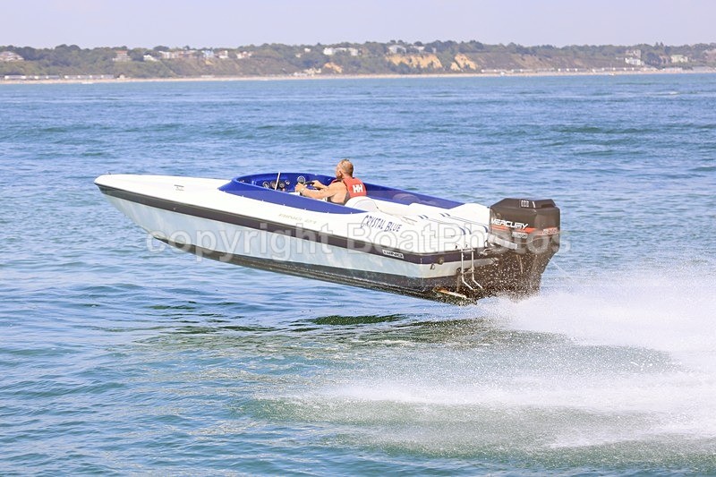 170618 CRYSTAL BLUE RING 21 1Y3A5894 - Speedboats