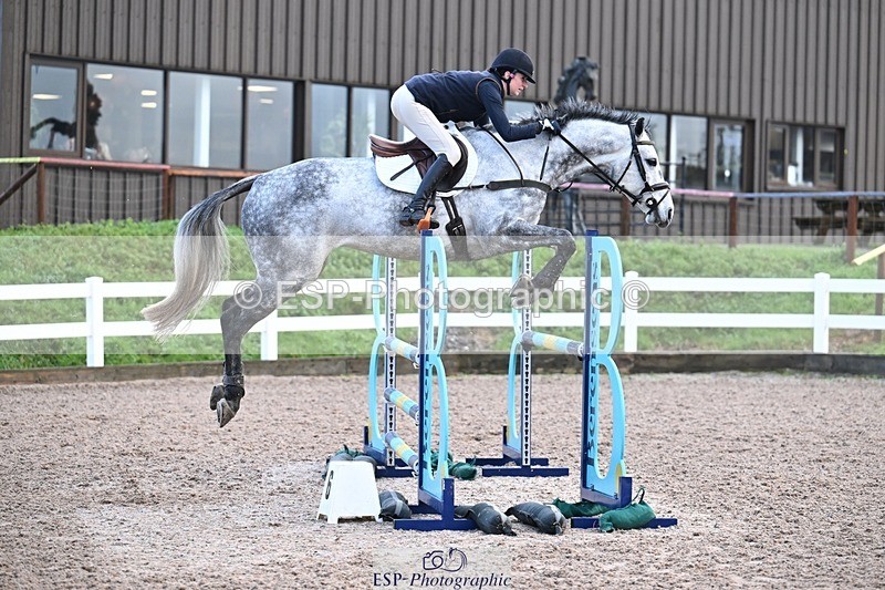 251206-121044-00907 - Cls 12 Snr Newcomers and 1.10m