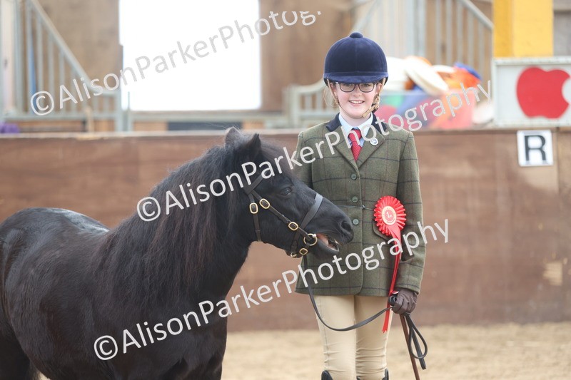 20251109-0162 - Class 8 - Young Handlers