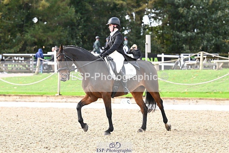 251023A-105327-01581 - B-132-Hannah.R.Jones