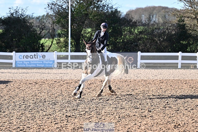 251203-124144-00503 - Cls 4 Newcomers and 1.10m Open