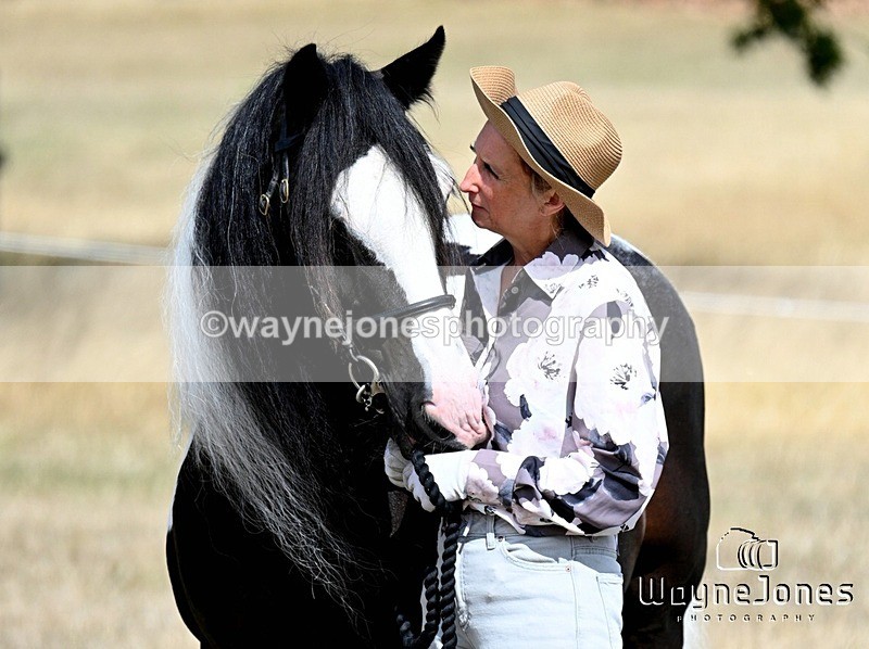 WJ7_9045 - Kellie and Nancy at Swallowfield 31-08-26