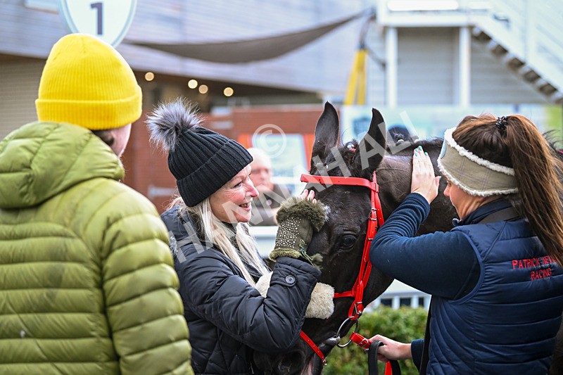 171224-Race 3-Not Staying Long-3230 - Race 3