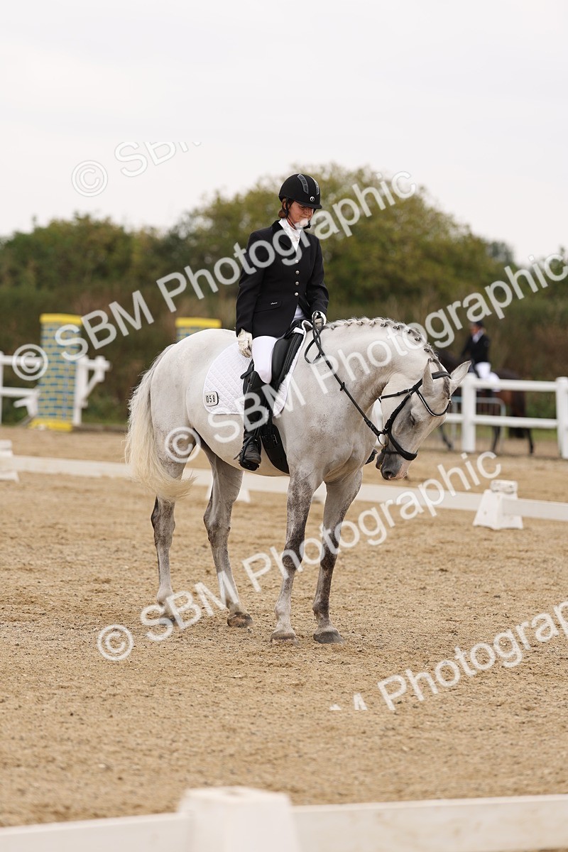 SBM_01787 - Class 9 - Novice 27 Champs