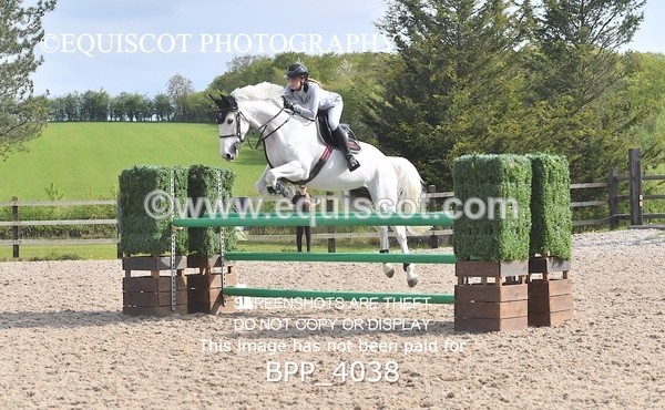 BPP_4038 - CLASS 9 - FRI - Senior Newcomers/ 1.10m Open