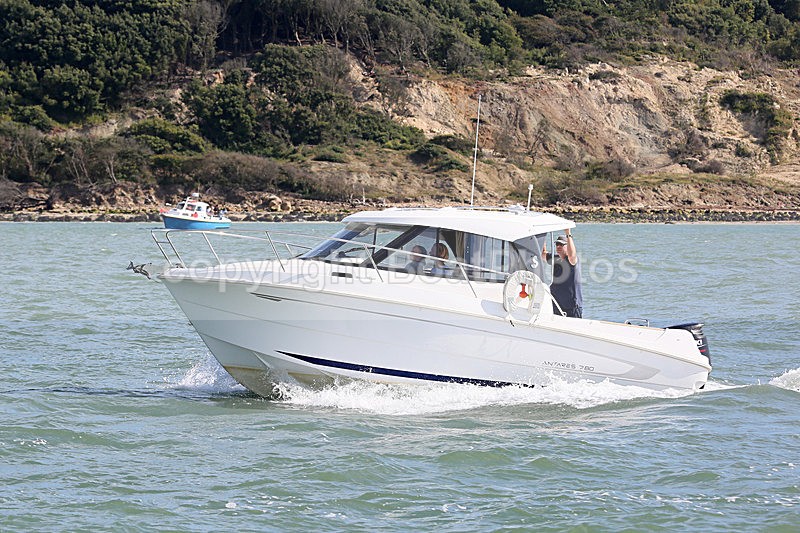 160829 UNNAMED BENETEAU ANTARES Y92A7311 - Motorboats - Hardtop