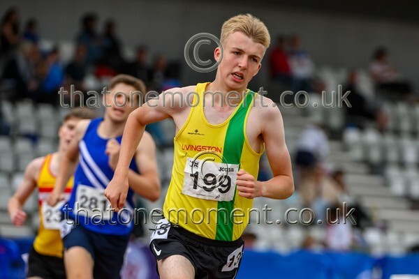 Age25SUN-929945 - Track Male