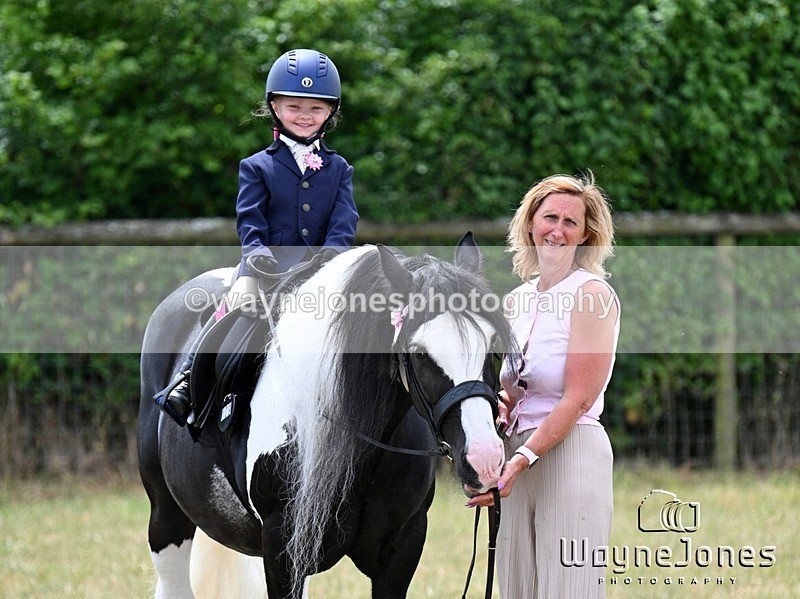 WJ7_3585 - Nancy & Churchill's first Show 22-06-25