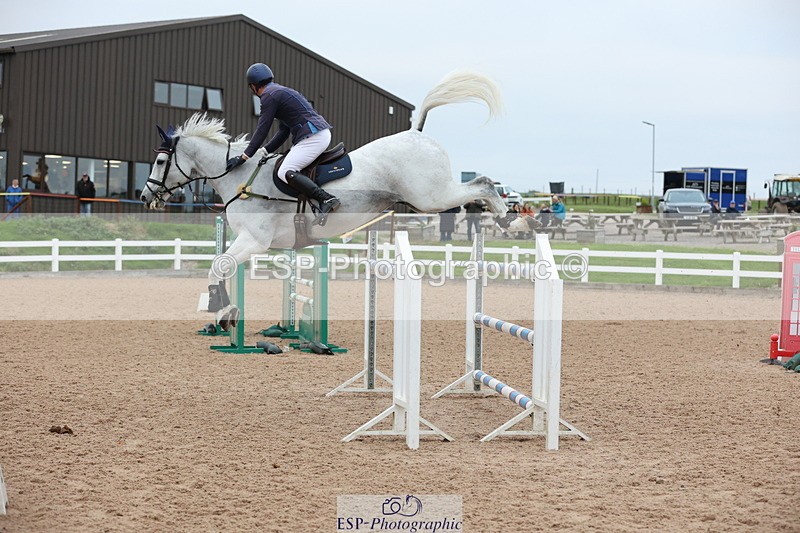 241101A-160003-03178 - FRI Cls 8 National 1.30m