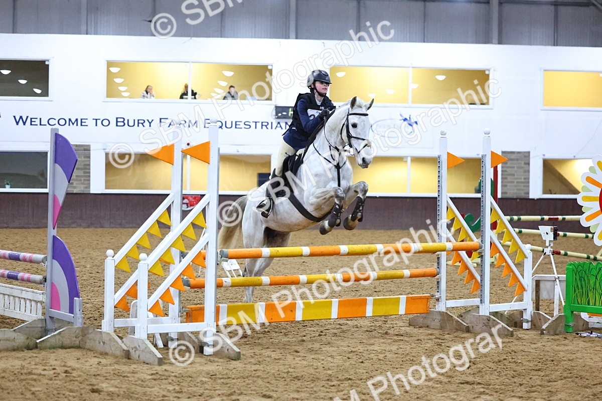 SBM_002746 - Class 6 - Holly & Ivy Stakes - 90cm