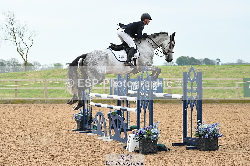 230504A-102022-00585 - Cls 8 Snr Foxhunter