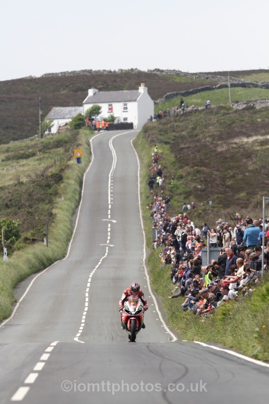 Ian Hutchinson Yamaha / Milwaukee Yamaha - Pokerstars Senior TT