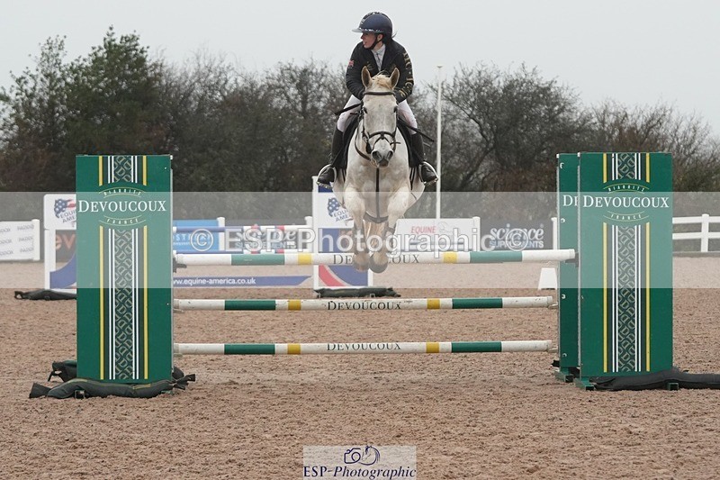 251207-120038-01929 - Cls 20 Snr Newcomers and 1.10m