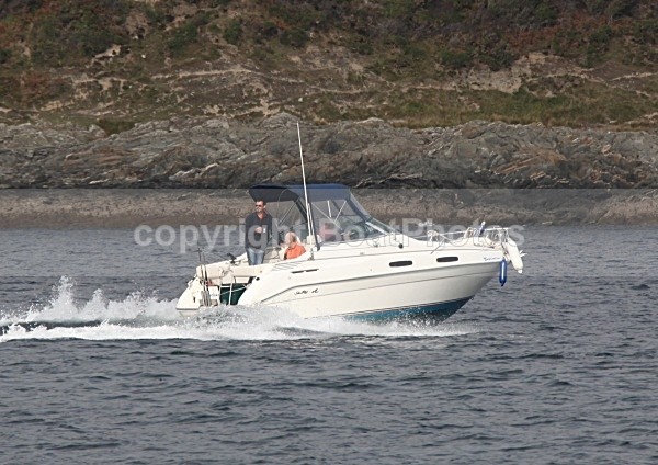 090926 CAPTICATION IMG_8677 - Motorboats - Open