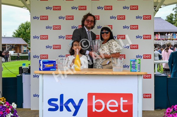270724-Race 1-Night On Earth-9193 - Race 1 2.05pm Sky Bet 'Jump Jockeys' Nunthorpe' Handicap