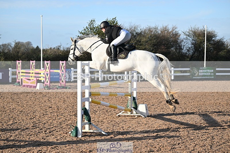 231210A-132527-02584 - Cls 20 Newcomers & 1.10m Open