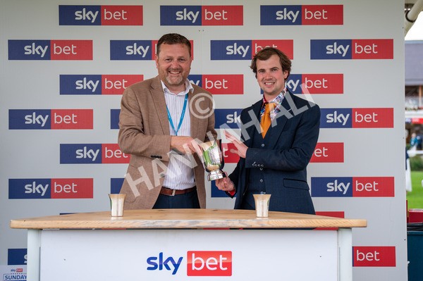 080925-Race 7-Canvas-4428 - Race 7 5.30pm Sky Bet, For The Fans Mile Apprentice Handicap