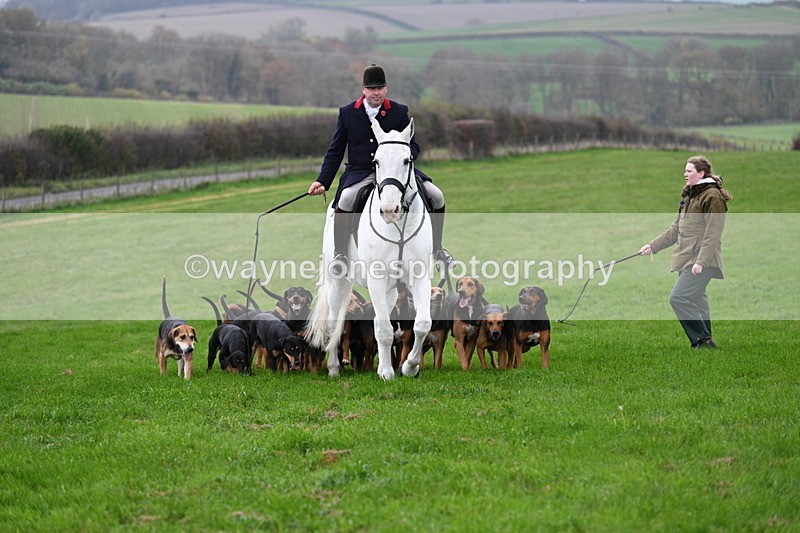WJ7_8866 - Meet Staff & Hounds