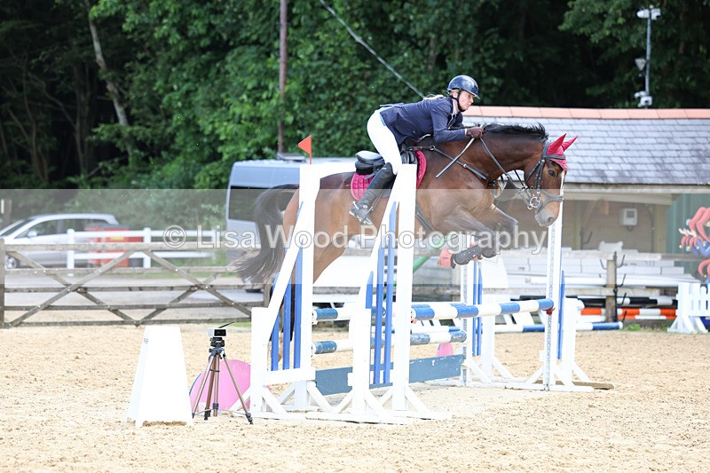 3E7A2988 - Class 4: Senior British Novice/90cm open