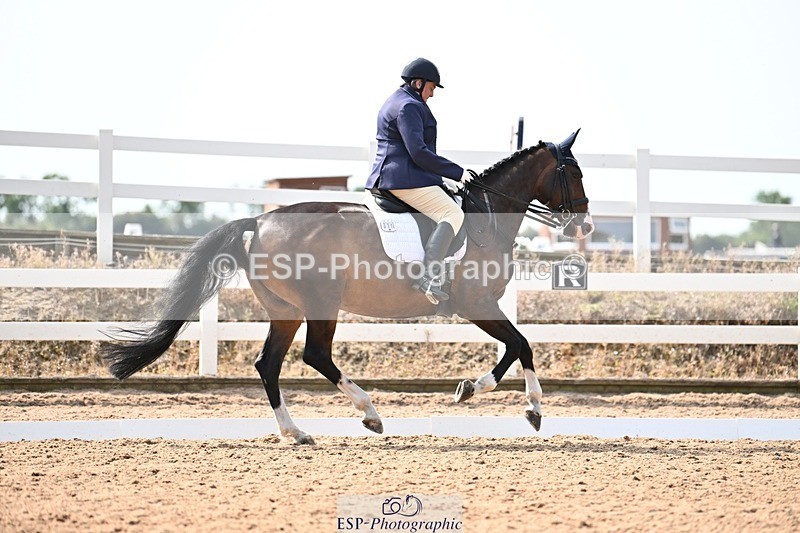 250815-111922-00583 - 031-Nicola.SealRebel.Heart