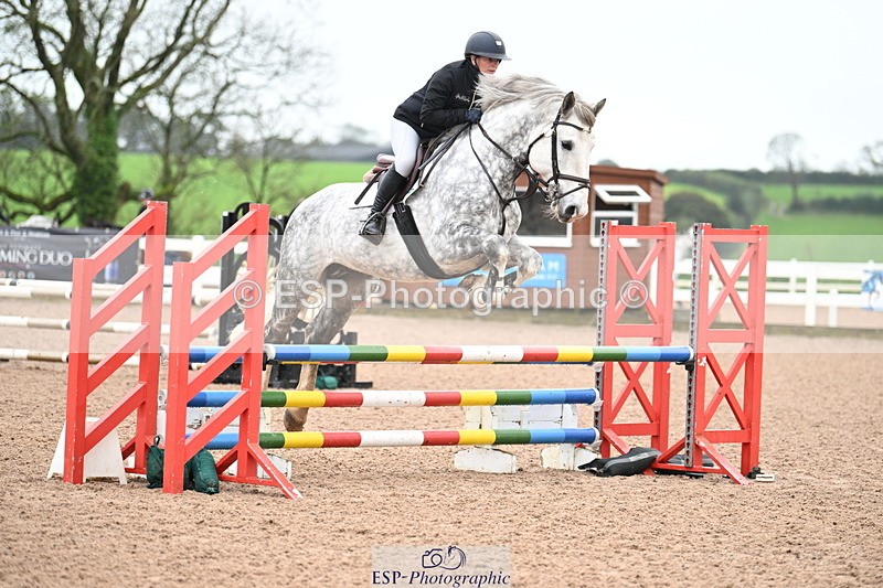 241023A-111918-00513 - Cls 1 British Novice and 90cm Open