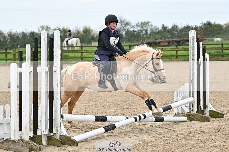 241110-100059-00157 - 40cm Showjumping