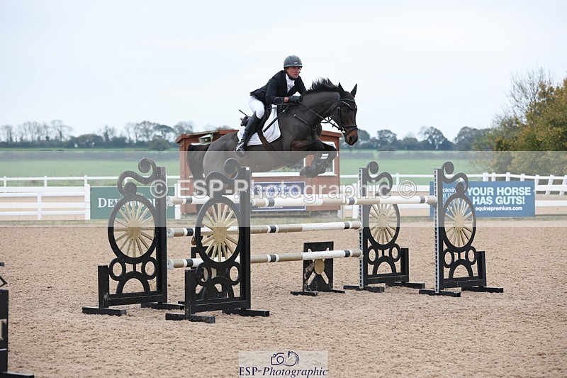 241101A-133002-02114 - FRI Cls 6 Foxhunter and 1.20m Open